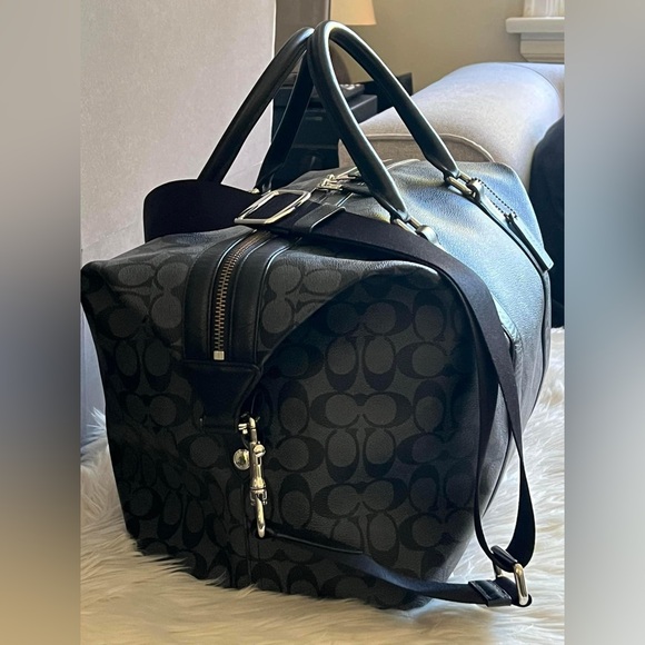 💰SOLD - F54776 - Coach Voyager Bag in Signature Canvas - Picture 2 of 11